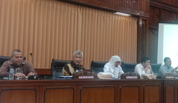 Gubernur Jatim, Khofifah Indar Parawansa memaparkan refleksi 2019 dan proyeksi 2020 Pemprov Jatim di kantor Gubernur Jatim. foto: DIDI ROSADI/ BANGSAONLINE