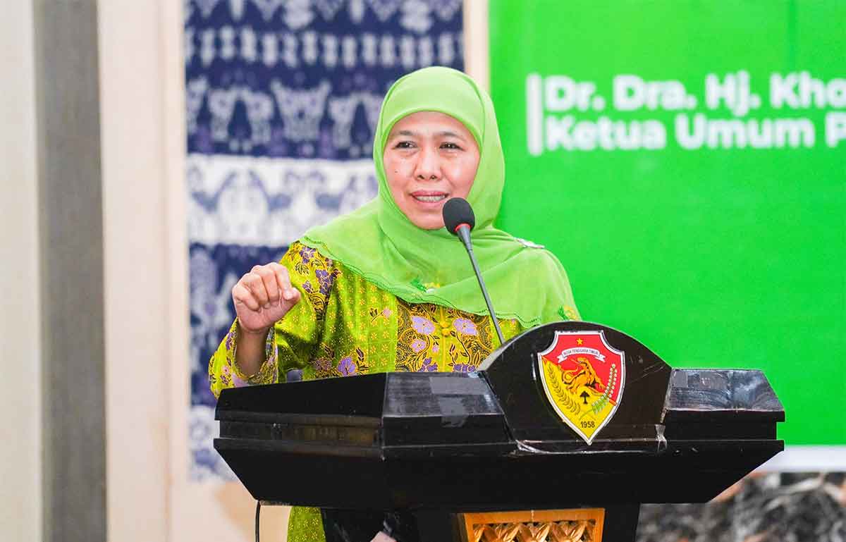 Khofifah Kukuhkan Bunda Asuh Peduli Stunting di NTT: Komitmen Muslimat NU untuk Indonesia Emas 2045