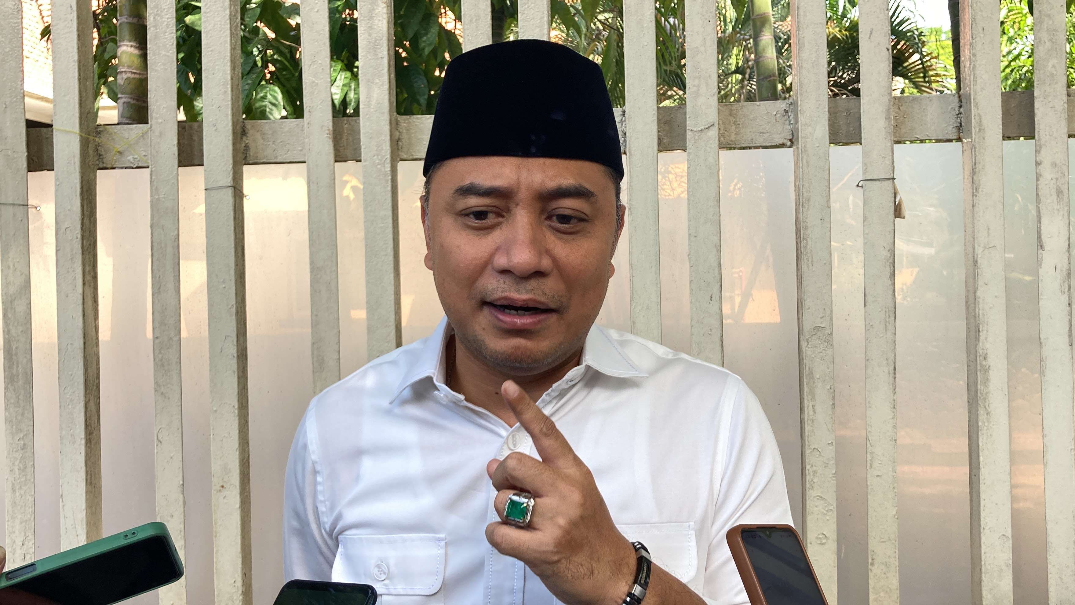 Begini Komitmen Eri Cahyadi agar Kampung di Surabaya Pakai PJU dan Bebas Banjir