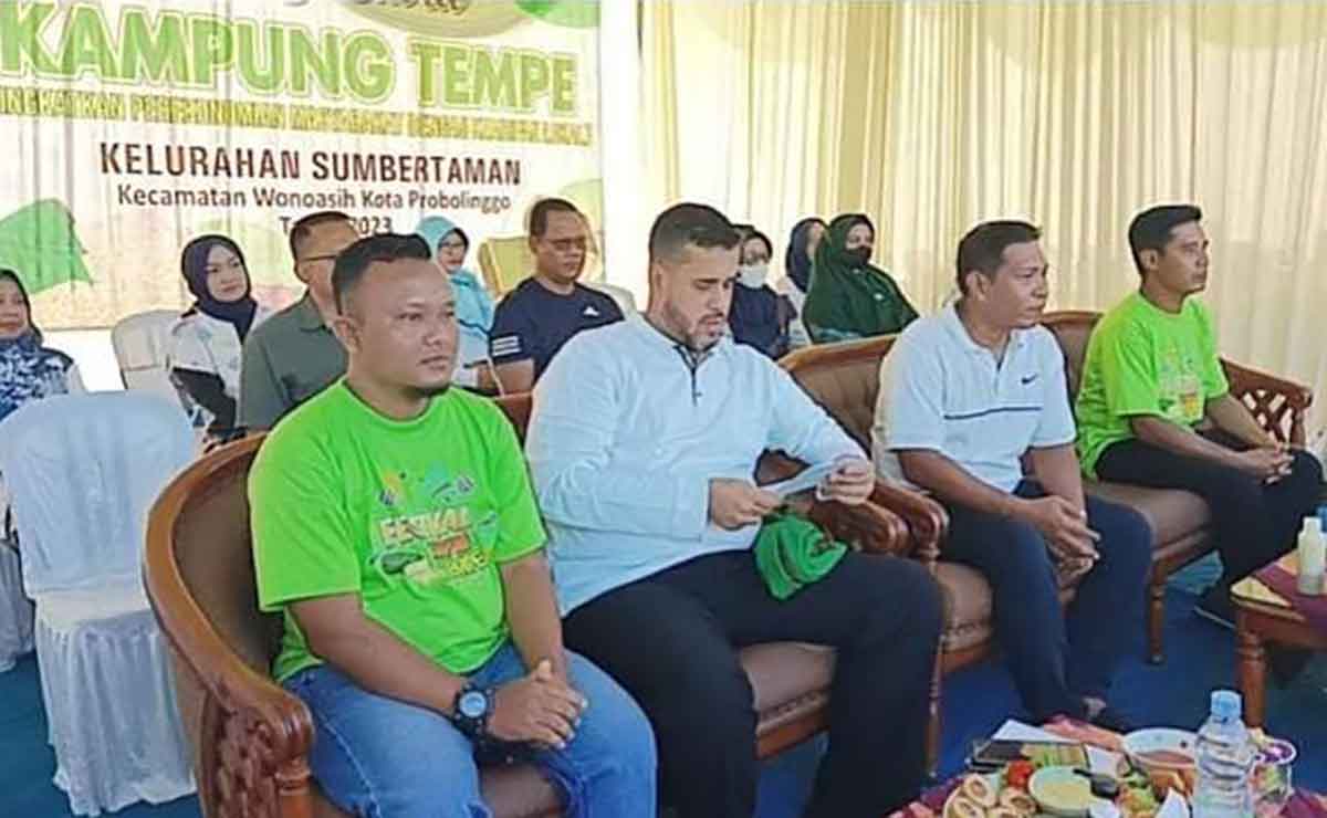 Wali Kota Probolinggo, Habib Hadi Zainal Abidin, saat menghadiri Festival Kampung Tempe di Kelurahan Sumber Taman, Kecamatan Wonoasih.