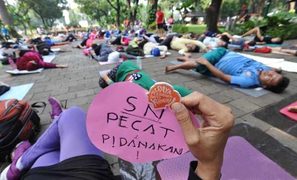 Aksi demo mendesak agar Setya Novanto dipecat terus marak. foto: merdeka