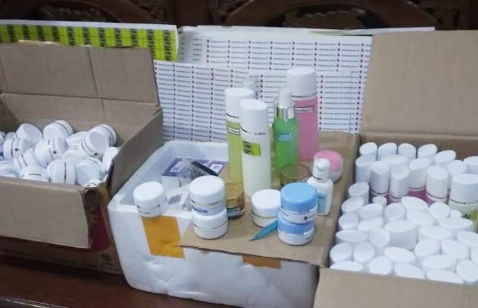 Barang bukti kosmetik ilegal hasil pengungkapan polisi di Kecamatan Garum, beberapa waktu lalu.