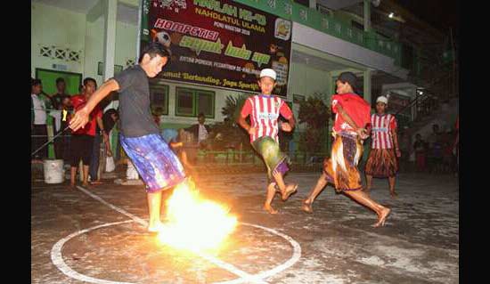 Rangkaian Harlah PCNU Magetan ke-93, Dibuka dengan Kompetisi Sepak Bola Api antar-Pesantren