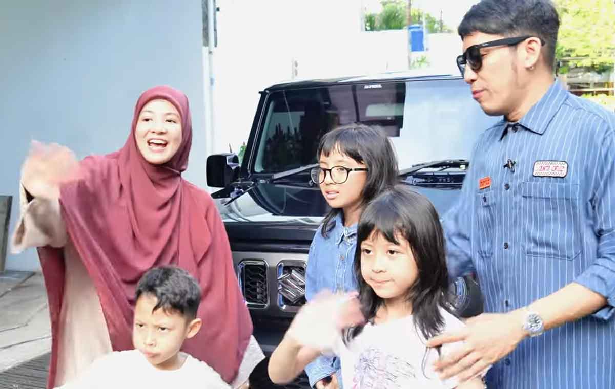 Desta Beli Jimny untuk Caca, Netizen Bilang Begini
