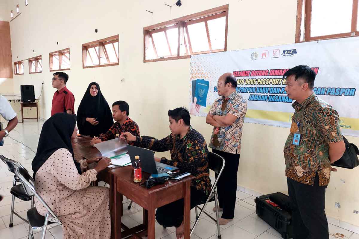 Pelayanan keimigrasikan di Pulau Bawean, Gresik. Foto: Humas Kemenkumham Jatim