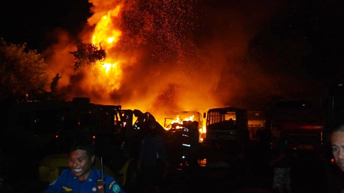 Kebakaran Gudang Besi Tua di Kletek Sidoarjo, Diduga Akibat Bakar-bakar Sampah