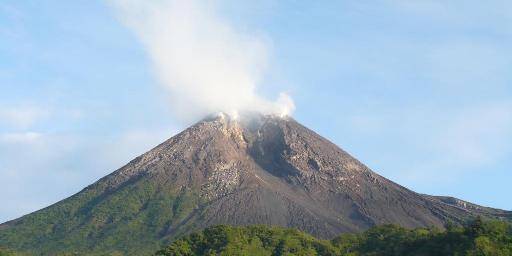 Hujan Abu Gunung Raung Mengganggu Warga