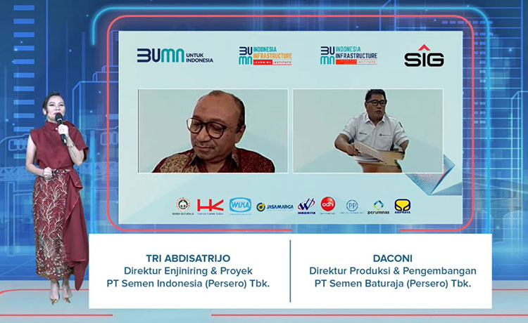 Direktur Engineering &amp; Project SIG, Tri Abdisatrijo (kiri) bersama Direktur Produksi dan Pengembangan Semen Baturaja, Daconi (kanan) menandatangani MoU Indonesia Infrastructure Research &amp; Innovation Institute (I2RI). (foto: ist)
