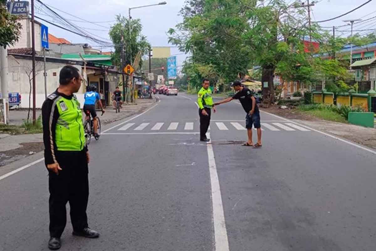 Diduga Mabuk, Pengendara Motor di Wonoayu Sidoarjo Terlindas Truk
