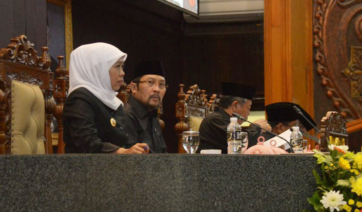Gubernur Jawa Timur Khofifah Indar Parawansa saat Rapat Paripurna di Gedung DPRD Jatim, Jalan Indrapura Surabaya, Senin (4/11/2019). foto: Istimewa/ BANGSAONLINE.com