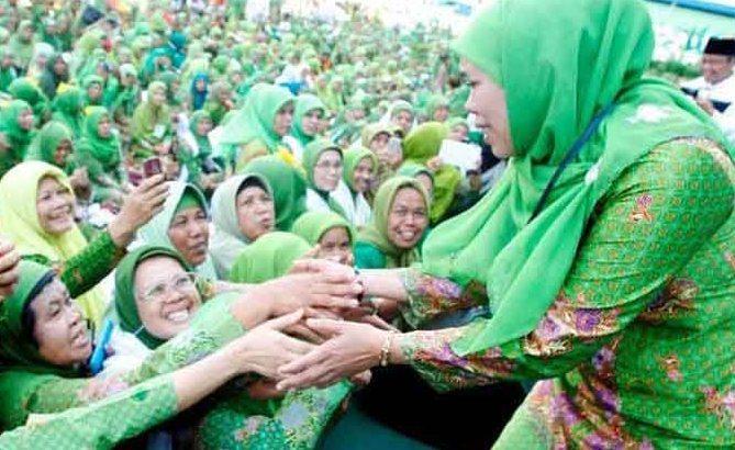 Khofifah Cagub Tiada Lawan:  Populis, Teknokratis, Spiritualis dan Tawadlu' Kiai