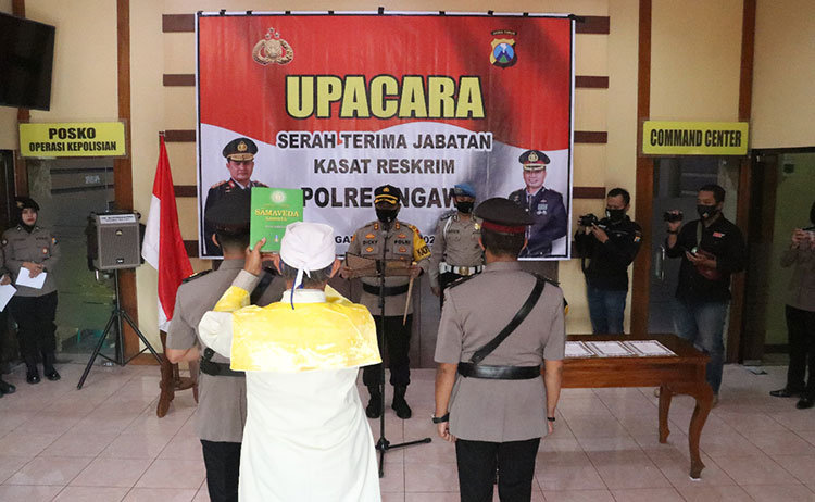 Prosesi sertijab di Mako Polres Ngawi. (foto: ist).