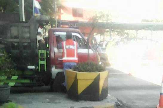 Truk Tabrak Portal Loket di Tol Tandes Timur, ternyata Pengemudinya Tewas