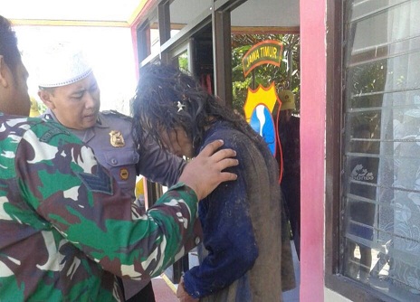 Tersangka yang diduga pencuri ditangkap warga dan anggota Babinsa.