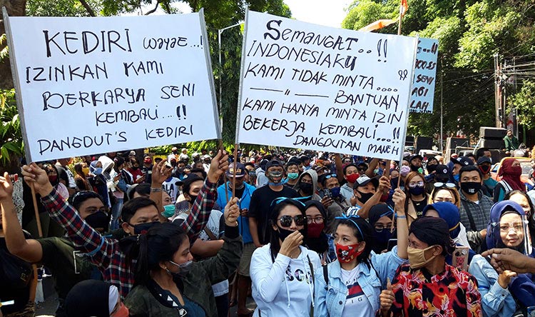 Gelar Demo di Kantor Dewan, Pekerja Seni Sor Terop Kediri Tuntut Diizinkan Gelar Pertunjukan