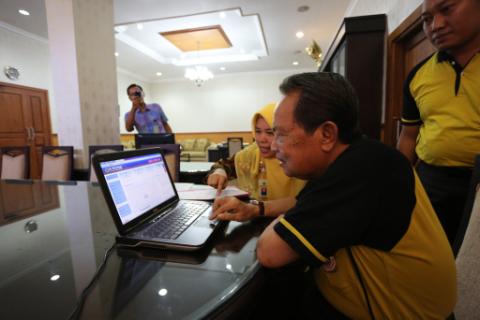 Duo Pucuk Pimpinan Pemkot Mojokerto Lapor SPT Via Online