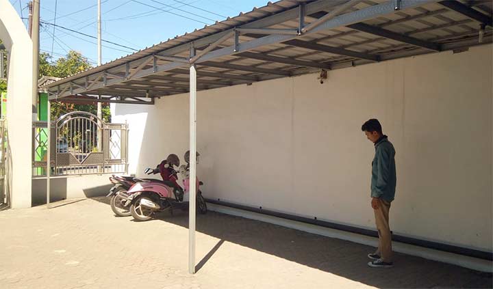 Parkiran masjid yang menjadi lokasi pencurian.