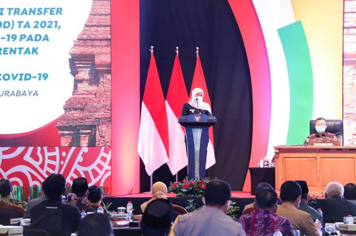 Serahkan DIPA-TKDD 2021 Rp 76,69 Triliun, Khofifah Minta Bupati-Wali Kota Percepat Pemulihan Ekonomi