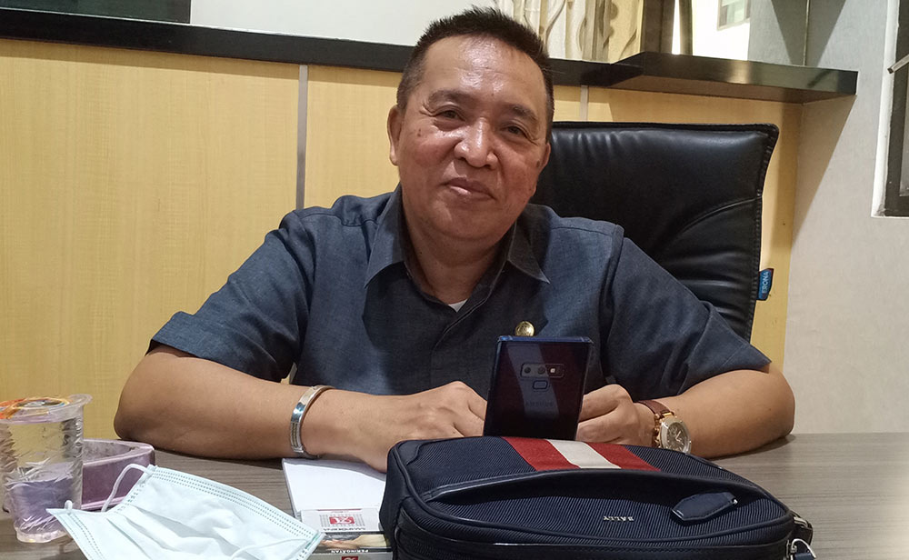 Edy Santoso, M.T., Anggota Komisi III DPRD Gresik saat mengikuti dialog interaktif soal penanganan Kali Lamong. foto: SYUHUD/ BANGSAONLINE