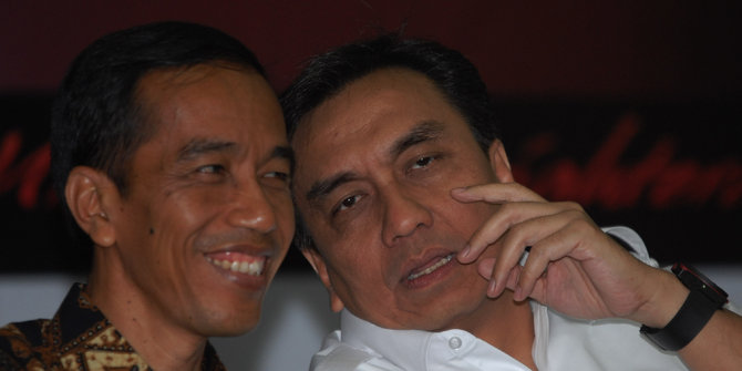 Effendi Simbolon bersama Jokowi dalam suatu acara. Foto: merdeka.com
