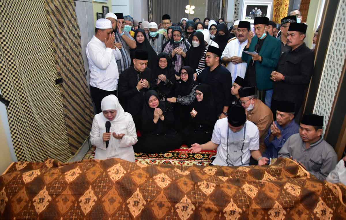 Ayahanda Wali Kota Surabaya Berpulang, Gubernur Khofifah Sampaikan Duka Cita Mendalam