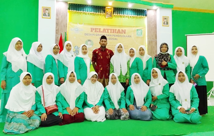 PAC Fatayat NU Gapura Sumenep Dalami Ilmu Desain Grafis