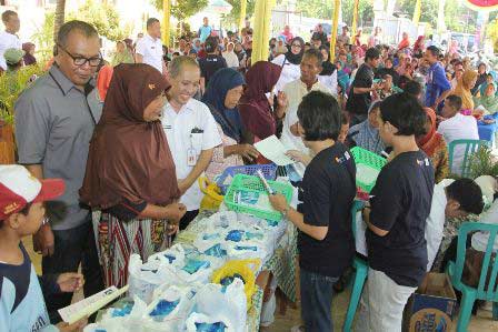 Ketua PWI Jatim Akhmad Munir di sela-sela kegiatan pengobatan gratis, Rabu (8/3).