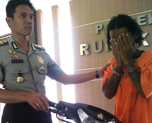 Bingung Bayar Kontrakan, Gondol Motor