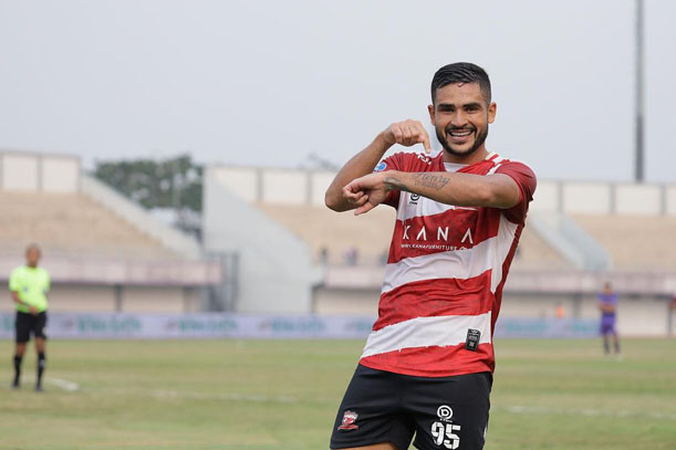 Junior Brandao Panaskan Persaingan Top Skor Liga 1 2023/2024