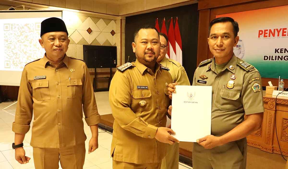 Bupati Gresik Serahkan SK Kenaikan Pangkat untuk 414 PNS