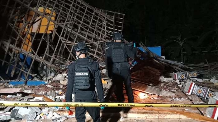 Ledakan Dahsyat di Bangkalan, 1 Rumah Hancur, 1 Meninggal, 2 Kritis, Tim Gegana Diterjunkan