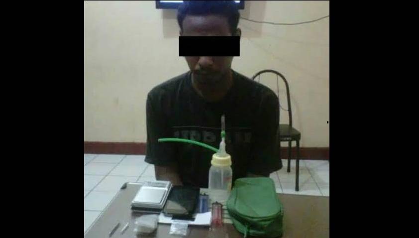 Nyambi Jual Sabu, Karyawan Ekspedisi Warga Ikan Mungsing Surabaya Diringkus