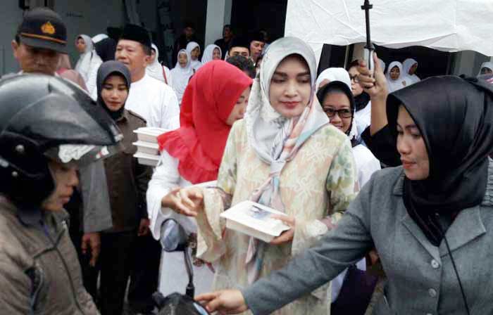 Terkait Penahanan 2 PNS Kecamatan Gading, Bupati Tantri Bantah Terjadi Pemotongan Dana Desa