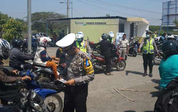 1 Jam Operasi, Satlantas Polres Sidoarjo Tilang 200 Pengendara