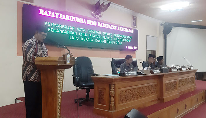 Wakil Bupati Bangkalan meyampaikan nota jawaban atas pendangan umum fraksi-fraksi terhadap LKPJ Kepala Daerah tahun 2018 di Gedung Paripurna DPRD Kabupaten Bangkalan.
