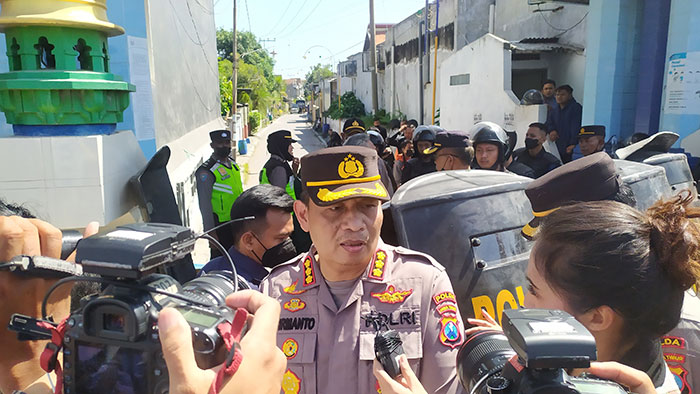 Kabid Humas Polda Jatim, Kombes Pol Dirmanto, saat berada di Pondok Pesantren Shiddiqiyyah.