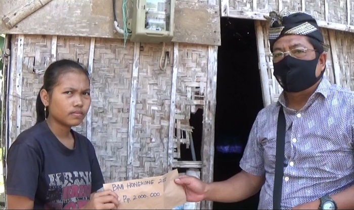 Peduli Sosial, BMI Hongkong 2015 Serahkan Bantuan Tunai ke Warga Kertosono