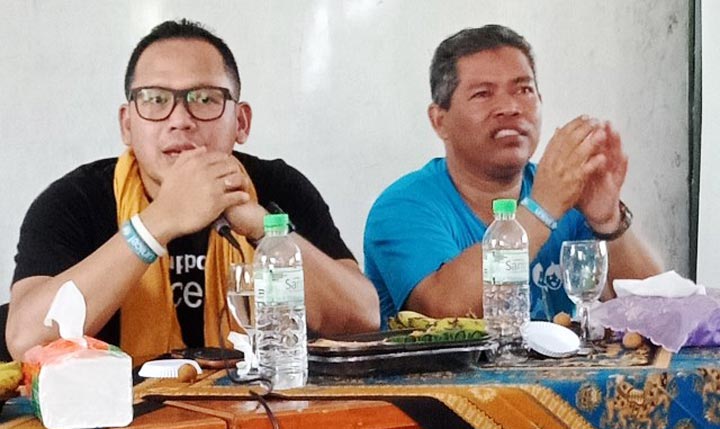 Arie Lukmantara, Ketua Perwakilan Unicef Wilayah Jawa didampingi Kepala Sekolah SD Al-Kautsar, Suyatmo.