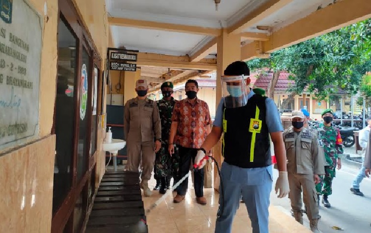 Antisipasi Sebaran Covid-19, Mapolres Jombang Disemprot Disinfektan