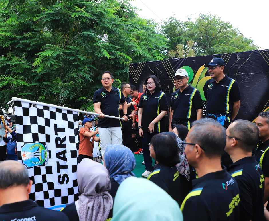 Di Fun Walk HUT Ke-86 RSUD Dr. Soetomo, Pj Gubernur Adhy Bangga Taraf Kesehatan dan IPM Jatim Naik
