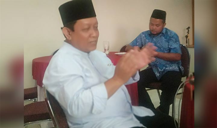Kepala Dispora Surabaya Afghani Wardhana saat melakukan gathering dengan awak media. foto: YUNIARDI SUTONDO/ BANGSAONLINE