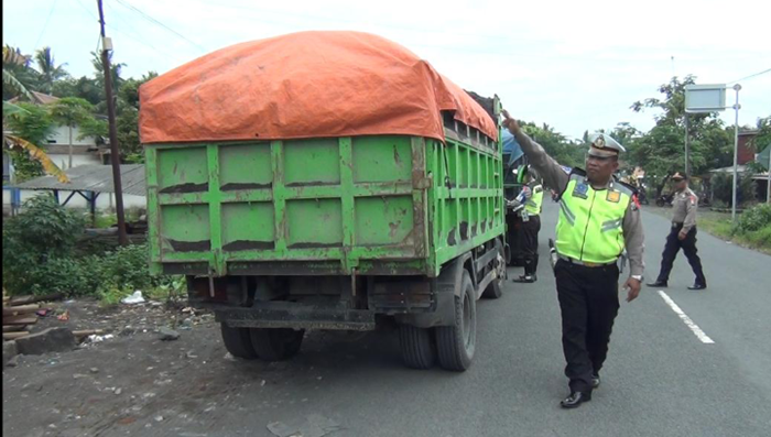 Gelar Razia Besar, Polres Lumajang Amankan Belasan Truk Pasir Ilegal
