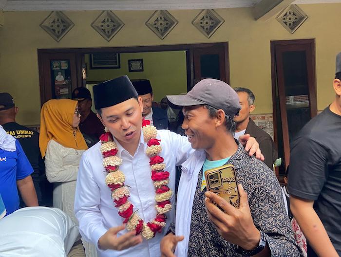 Gus Barra menyapa hangat masyarakat di Kecamatan Bangsal, Mojokerto