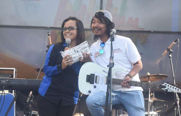 Aksi Dodit Mulyanto saat menghibur para generasi millenial.