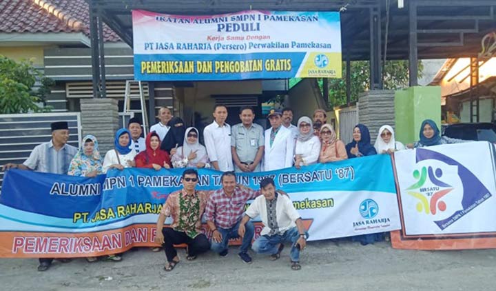 Panitia Amal Bakti saat foto bersama usai kegiatan.