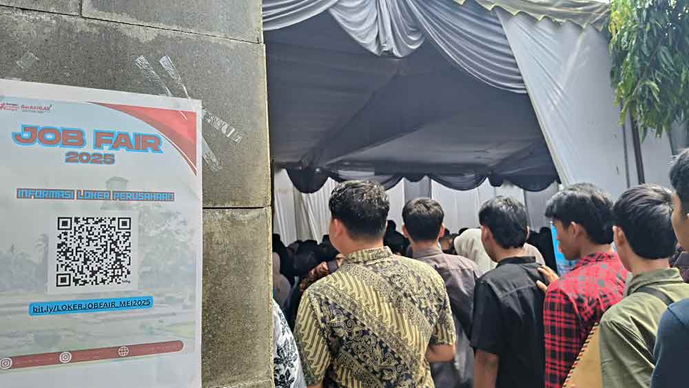 Antusiasme Pencari Kerja Membludak di Job Fair 2025 Kabupaten Blitar
