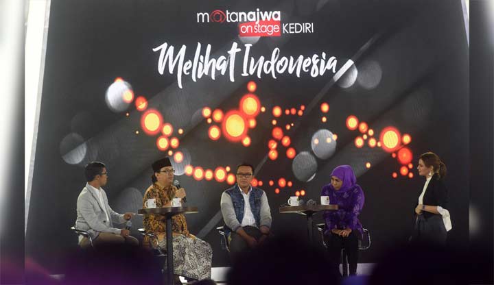 Menpora RI Imam Nahrowi (dua dari kanan) saat menjadi narasumber di salah satu program talkshow di GOR Jayabaya Kota Kediri.