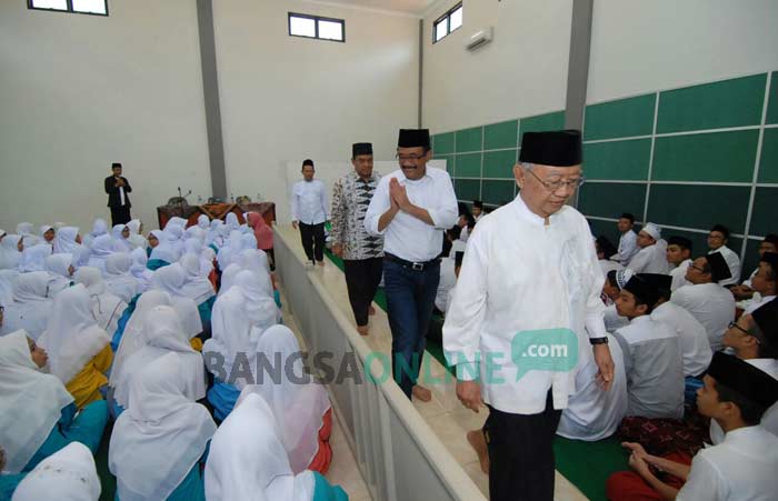 Dialog dengan Santri Tebuireng, Djarot Ditanya Alasan jadi Wagub Jakarta