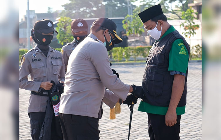Kapolresta Sidoarjo Kombes Pol. Sumardji saat me-launching Satgas Komunitas Protokol Kesehatan Sidoarjo di mapolresta setempat.