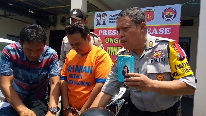 Eko Novan Widyanto (32) warga, Desa Trosobo, Taman, pelaku perampasan HP.